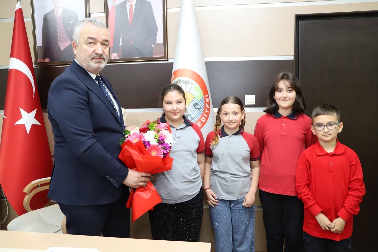 23 Nisan Ulusal Egemenlik ve Çocuk Bayramı Dolayısıyla Başkanlık Makamını Öğrencimiz Aysu Naz Eroğlu 'na Devrettik.