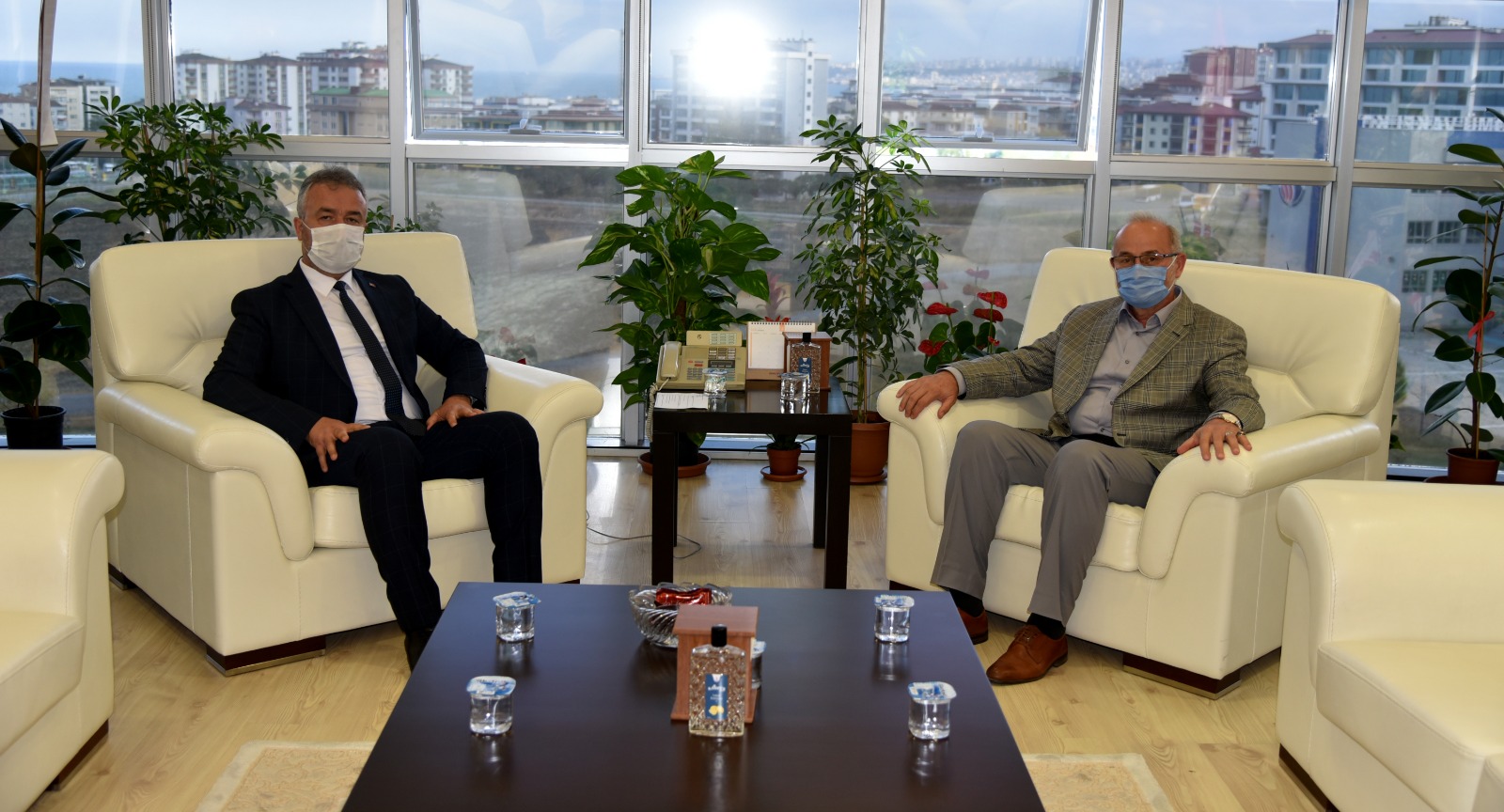 Başkan Topaloğlu OMÜ Rektörü Prof Dr.Yavuz Ünal'ı Ziyaret Etti