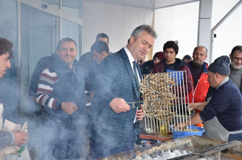 Üniversitede Hamsi Şöleni.